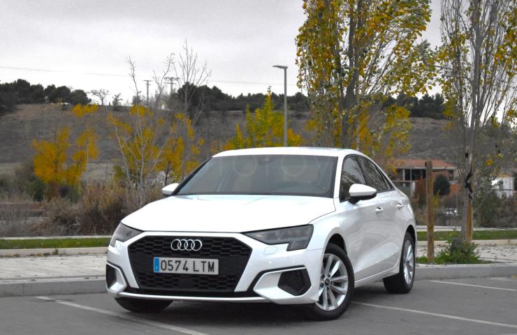 Turismos Todo Terrenos y Furgonetas - Audi A3 SEDAN 110CV S-TRONIC DESIGN LINE FULL LINK - Coches de segunda mano en Valladolid
