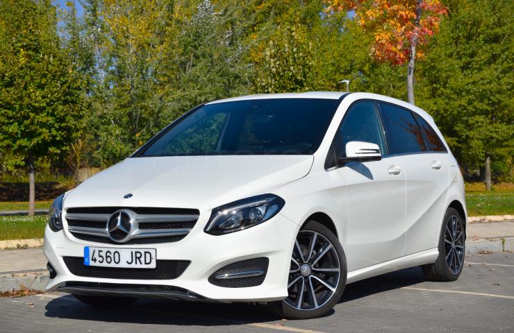 Turismos Todo Terrenos y Furgonetas - Mercedes B 180 d 109 CV URBAN NIGHT CAMARA  - Coches de segunda mano en Valladolid