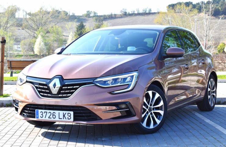 Turismos Todo Terrenos y Furgonetas - Renault Megane 1.3 Zen TCe 140CV EDC  ¡¡ SOLO 60.000 kms !! - Coches de segunda mano en Valladolid