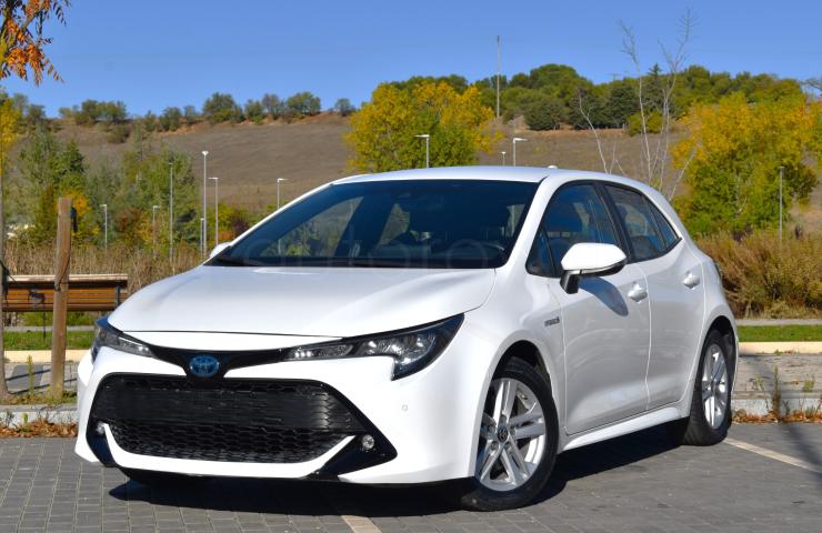 Turismos Todo Terrenos y Furgonetas - Toyota Corolla 2.0 184H ACTIVE TECH ECVT - Coches de segunda mano en Valladolid