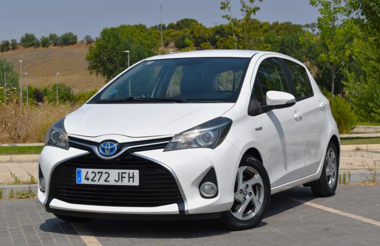 Turismos Todo Terrenos y Furgonetas - Toyota Yaris HSD 1.5 Advance HYBRID ECO  - Coches de segunda mano en Valladolid