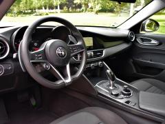 https://www.autoroyal.es/media/com_expautospro/images/big/turismos_todo_terrenos_y_furgonetas_alfa_romeo_giulia_5f6c6b306298d.JPG