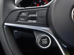 https://www.autoroyal.es/media/com_expautospro/images/big/turismos_todo_terrenos_y_furgonetas_alfa_romeo_giulia_5f6c6b30cee96.JPG