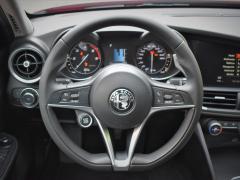 https://www.autoroyal.es/media/com_expautospro/images/big/turismos_todo_terrenos_y_furgonetas_alfa_romeo_giulia_5f6c6b32bdf8c.JPG