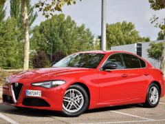 https://www.autoroyal.es/media/com_expautospro/images/big/turismos_todo_terrenos_y_furgonetas_alfa_romeo_giulia_5f6c6b3a0348a.JPG