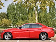 https://www.autoroyal.es/media/com_expautospro/images/big/turismos_todo_terrenos_y_furgonetas_alfa_romeo_giulia_5f6c6b3c1d877.JPG