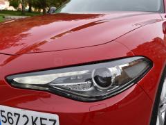 https://www.autoroyal.es/media/com_expautospro/images/big/turismos_todo_terrenos_y_furgonetas_alfa_romeo_giulia_5f6c6b3d5da05.JPG