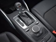 https://www.autoroyal.es/media/com_expautospro/images/big/turismos_todo_terrenos_y_furgonetas_audi_q2_636a3dbdf3e1b.JPG