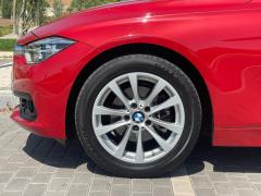 https://www.autoroyal.es/media/com_expautospro/images/big/turismos_todo_terrenos_y_furgonetas_bmw_320i_64e5d9ea21fff.JPEG