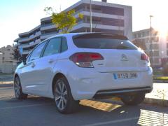 https://www.autoroyal.es/media/com_expautospro/images/big/turismos_todo_terrenos_y_furgonetas_citroen_c4_66e7f2593f864.JPG