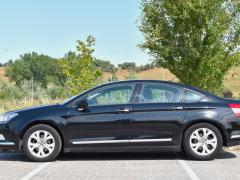 https://www.autoroyal.es/media/com_expautospro/images/big/turismos_todo_terrenos_y_furgonetas_citroen_c5_6a326f7b66bf0.JPG