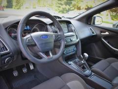 https://www.autoroyal.es/media/com_expautospro/images/big/turismos_todo_terrenos_y_furgonetas_ford_focus_5f6f2c081ec51.JPG
