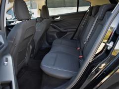 https://www.autoroyal.es/media/com_expautospro/images/big/turismos_todo_terrenos_y_furgonetas_ford_focus_630c775325a92.JPG