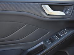 https://www.autoroyal.es/media/com_expautospro/images/big/turismos_todo_terrenos_y_furgonetas_ford_focus_63c6d0c6910c0.JPG