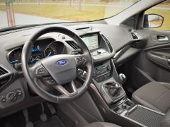 https://www.autoroyal.es/media/com_expautospro/images/big/turismos_todo_terrenos_y_furgonetas_ford_kuga_61a766f9c3b57.JPG