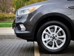 https://www.autoroyal.es/media/com_expautospro/images/big/turismos_todo_terrenos_y_furgonetas_ford_kuga_6380f7f2c9a96.JPG