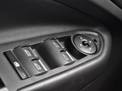 https://www.autoroyal.es/media/com_expautospro/images/big/turismos_todo_terrenos_y_furgonetas_ford_kuga_641060c1bc800.JPG