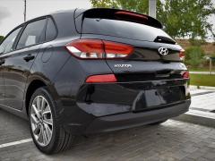 https://www.autoroyal.es/media/com_expautospro/images/big/turismos_todo_terrenos_y_furgonetas_hyundai_i30_61363fa316b5d.JPG
