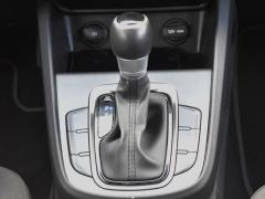 https://www.autoroyal.es/media/com_expautospro/images/big/turismos_todo_terrenos_y_furgonetas_hyundai_kona_6ac0ed287765e.JPG