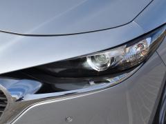 https://www.autoroyal.es/media/com_expautospro/images/big/turismos_todo_terrenos_y_furgonetas_mazda_mazda3_65e9aeae9551f.JPG