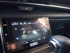 https://www.autoroyal.es/media/com_expautospro/images/big/turismos_todo_terrenos_y_furgonetas_mazda_mx30_6178344dd70f2.JPG