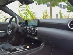 https://www.autoroyal.es/media/com_expautospro/images/big/turismos_todo_terrenos_y_furgonetas_mercedes_a_180_6a900ca82cd31.JPG