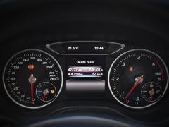 https://www.autoroyal.es/media/com_expautospro/images/big/turismos_todo_terrenos_y_furgonetas_mercedes_a_200_647b043cd77ff.JPG