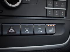 https://www.autoroyal.es/media/com_expautospro/images/big/turismos_todo_terrenos_y_furgonetas_mercedes_a_200_647b043fbe485.JPG