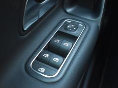 https://www.autoroyal.es/media/com_expautospro/images/big/turismos_todo_terrenos_y_furgonetas_mercedes_a_200_6602bdd2d9f81.JPG