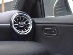 https://www.autoroyal.es/media/com_expautospro/images/big/turismos_todo_terrenos_y_furgonetas_mercedes_a_250e_67e5384b5a998.JPG
