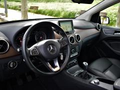 https://www.autoroyal.es/media/com_expautospro/images/big/turismos_todo_terrenos_y_furgonetas_mercedes_b200d_5eb057e23613f.JPG