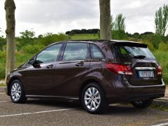 https://www.autoroyal.es/media/com_expautospro/images/big/turismos_todo_terrenos_y_furgonetas_mercedes_b200d_5eb057eb2bb85.JPG