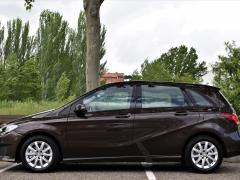 https://www.autoroyal.es/media/com_expautospro/images/big/turismos_todo_terrenos_y_furgonetas_mercedes_b200d_5eb057ec9c140.JPG