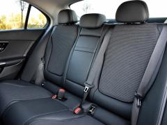 https://www.autoroyal.es/media/com_expautospro/images/big/turismos_todo_terrenos_y_furgonetas_mercedes_c_200_6ad090d18cee7.JPG