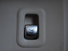 https://www.autoroyal.es/media/com_expautospro/images/big/turismos_todo_terrenos_y_furgonetas_mercedes_c_220_66fac458d567b.JPG