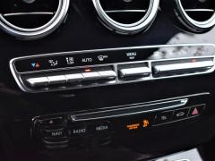 https://www.autoroyal.es/media/com_expautospro/images/big/turismos_todo_terrenos_y_furgonetas_mercedes_c_220d_5f9947a7e2e4e.JPG