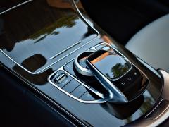 https://www.autoroyal.es/media/com_expautospro/images/big/turismos_todo_terrenos_y_furgonetas_mercedes_c_220d_60bf864b2f212.JPG