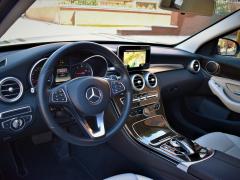 https://www.autoroyal.es/media/com_expautospro/images/big/turismos_todo_terrenos_y_furgonetas_mercedes_c_220d_60bf86514c6f5.JPG