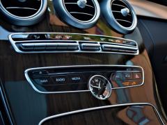 https://www.autoroyal.es/media/com_expautospro/images/big/turismos_todo_terrenos_y_furgonetas_mercedes_c_220d_60bf8652d3db5.JPG