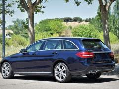 https://www.autoroyal.es/media/com_expautospro/images/big/turismos_todo_terrenos_y_furgonetas_mercedes_c_220d_60bf86533af8c.JPG