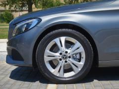 https://www.autoroyal.es/media/com_expautospro/images/big/turismos_todo_terrenos_y_furgonetas_mercedes_c_220d_60f59bb7bb09b.JPG