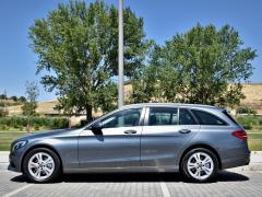 https://www.autoroyal.es/media/com_expautospro/images/big/turismos_todo_terrenos_y_furgonetas_mercedes_c_220d_60f59bba63932.JPG