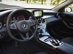 https://www.autoroyal.es/media/com_expautospro/images/big/turismos_todo_terrenos_y_furgonetas_mercedes_c_220d_60f59bd528976.JPG