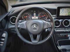 https://www.autoroyal.es/media/com_expautospro/images/big/turismos_todo_terrenos_y_furgonetas_mercedes_c_220d_60f59bd5cf564.JPG