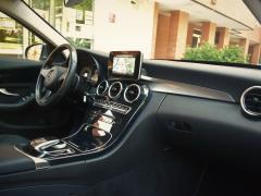 https://www.autoroyal.es/media/com_expautospro/images/big/turismos_todo_terrenos_y_furgonetas_mercedes_c_220d_60f59c13a822e.JPG