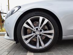 https://www.autoroyal.es/media/com_expautospro/images/big/turismos_todo_terrenos_y_furgonetas_mercedes_c_220d_667d2a08a6d87.JPG