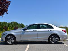 https://www.autoroyal.es/media/com_expautospro/images/big/turismos_todo_terrenos_y_furgonetas_mercedes_c_220d_681b7c436b2f4.JPG