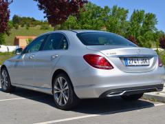 https://www.autoroyal.es/media/com_expautospro/images/big/turismos_todo_terrenos_y_furgonetas_mercedes_c_220d_681b7c448b537.JPG