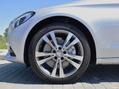 https://www.autoroyal.es/media/com_expautospro/images/big/turismos_todo_terrenos_y_furgonetas_mercedes_c_220d_681b7c44b6280.JPG