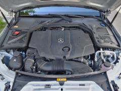 https://www.autoroyal.es/media/com_expautospro/images/big/turismos_todo_terrenos_y_furgonetas_mercedes_c_220d_681b7c4a2651b.JPG